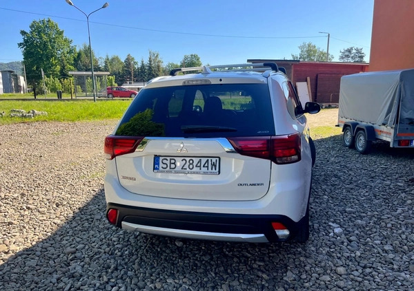 Mitsubishi Outlander cena 69900 przebieg: 183151, rok produkcji 2016 z Biała małe 137